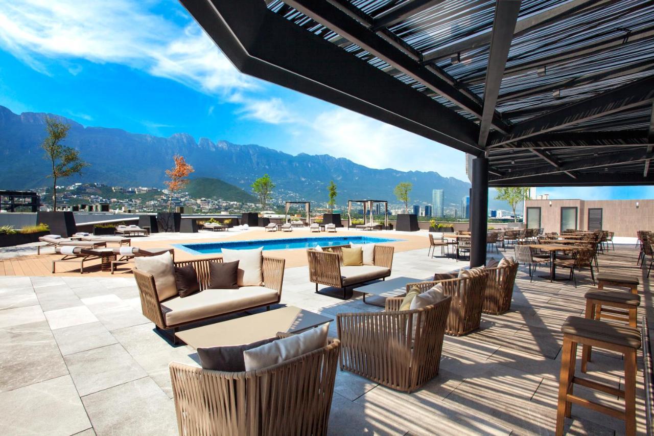 Camino Real Fashion Drive Monterrey Hotel San Pedro Garza Garcia Exterior foto The hotel's rooftop pool