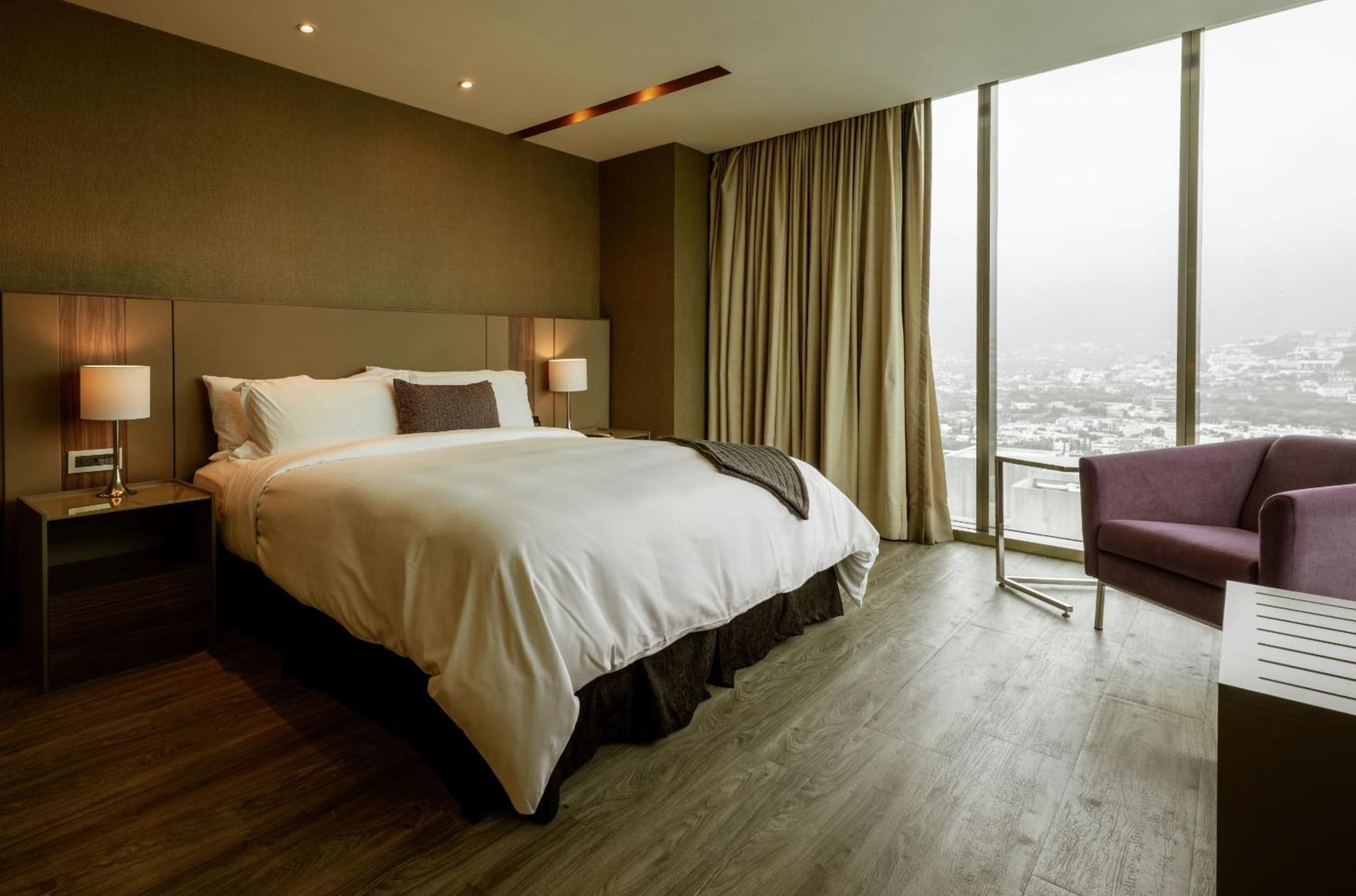 Camino Real Fashion Drive Monterrey Hotel San Pedro Garza Garcia Exterior foto A bedroom at the hotel
