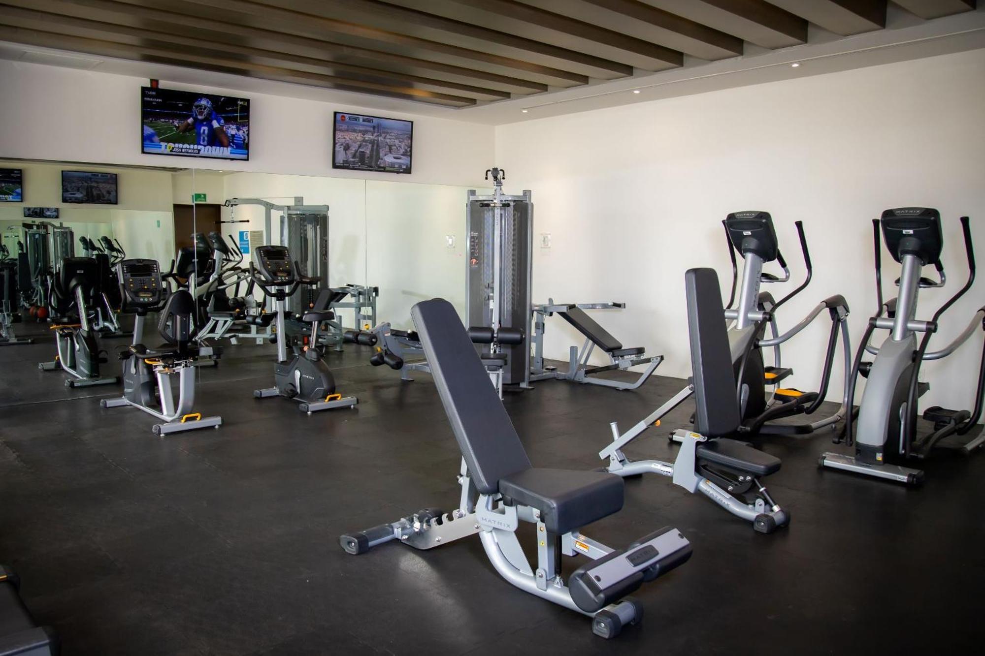 Camino Real Fashion Drive Monterrey Hotel San Pedro Garza Garcia Exterior foto A gym at a hotel
