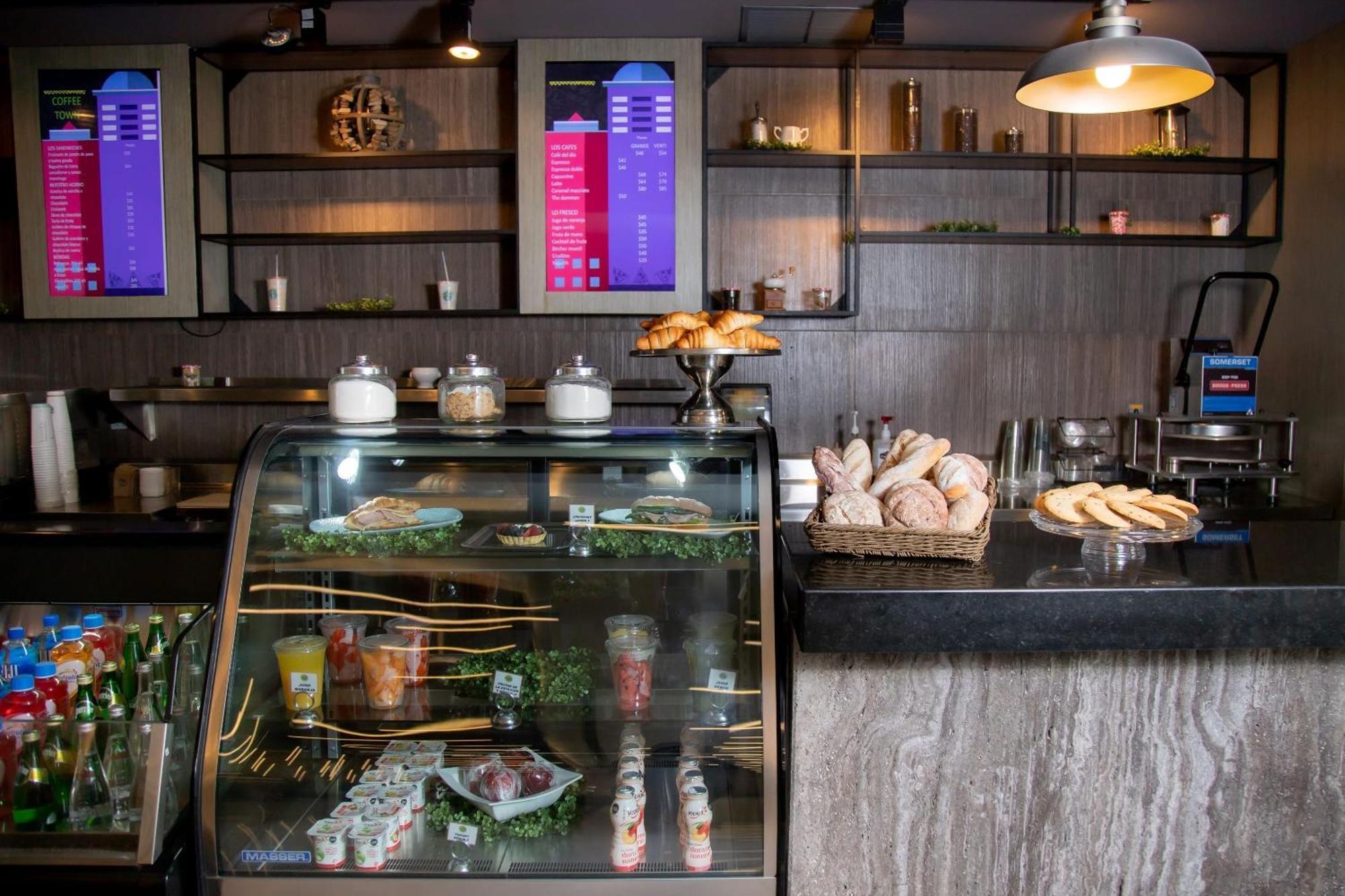 Camino Real Fashion Drive Monterrey Hotel San Pedro Garza Garcia Exterior foto A display case at a bakery